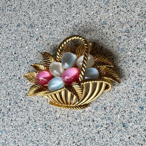 Crown Trifari vintage 1960s jelly belly lucite Easter brooch Alfred Philippe 50s - Picture 14 of 15